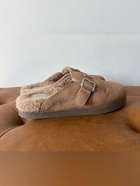 DV by Dolce Vita Tan Faux-Shearling Buckle Slipper Clog